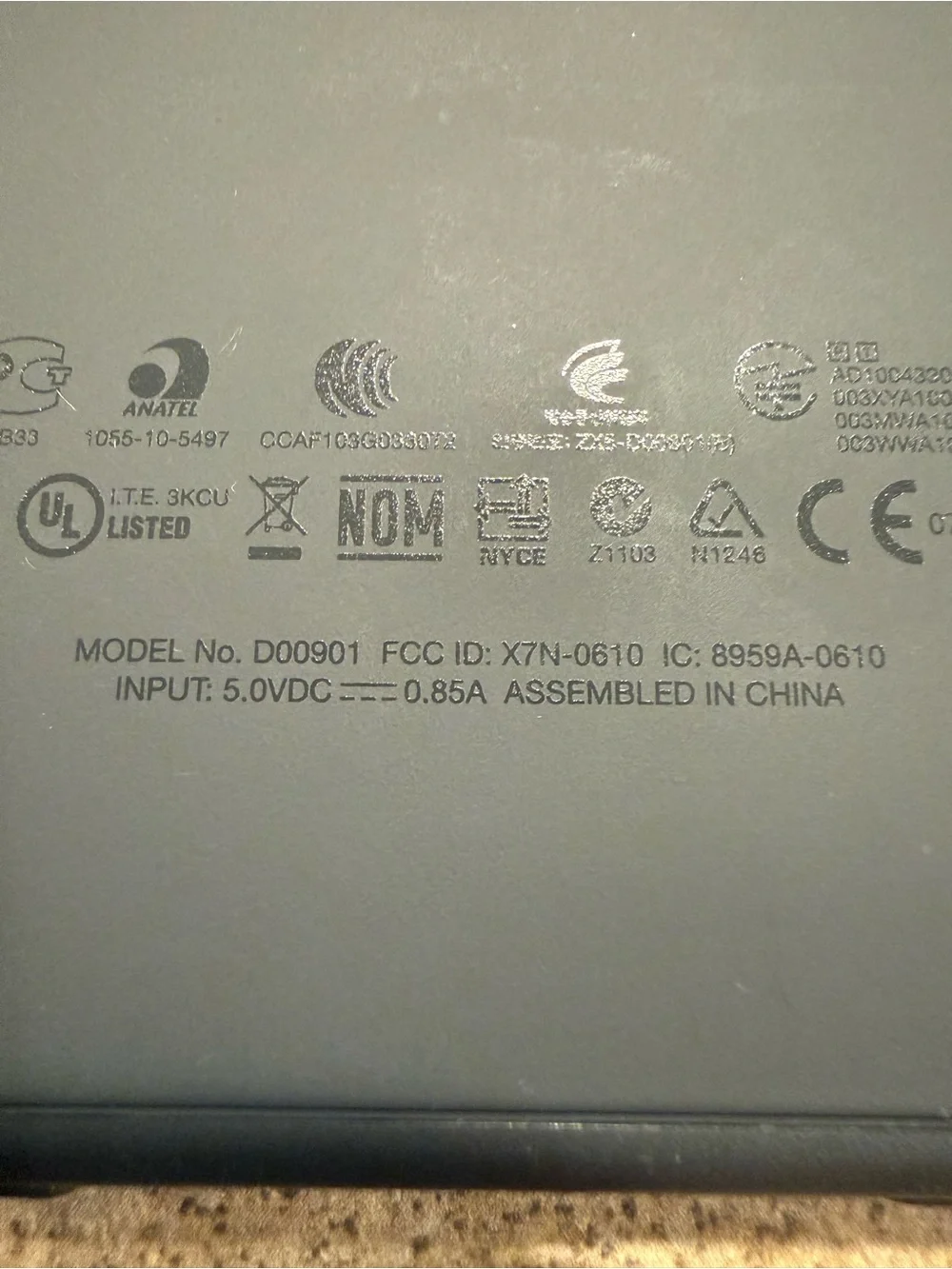 *PARTS OR REPAIR* Amazon Kindle E-Reader D00901 3rd Generation - Stuck On Screen